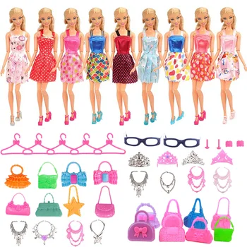 32Pcs Barbies Bábiky Oblečenie ping Príslušenstvo=10Clothes+10Hangers+2Crowns+2Necklaces+2Bags+2Glasses+2Bracelets+2Earrings